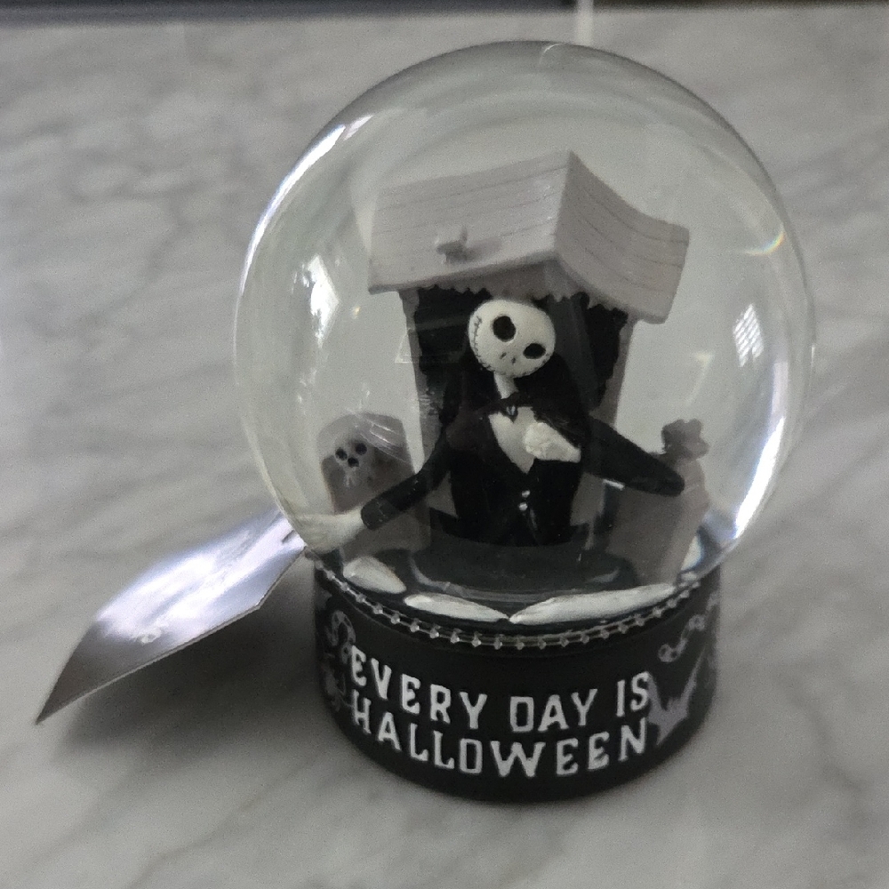 Disney The Nightmare Before Christmas Snow Globe